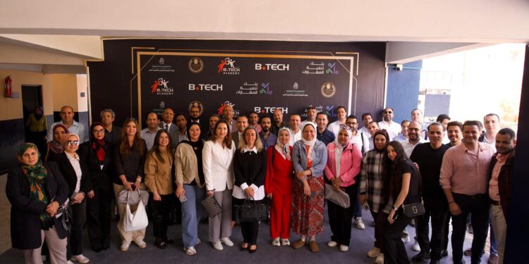 مدرسة بي تك للتكنولوجيا التطبيقية: نموذج رائد لتأهيل كوادر تجارة التجزئة وربط التعليم بسوق العمل في مصر