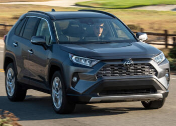 تويوتا مصر تعيد تسعير سياراتها.. هل تعكس الزيادات واقع السوق أم تتجاوزه؟