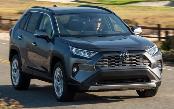 تويوتا مصر تعيد تسعير سياراتها.. هل تعكس الزيادات واقع السوق أم تتجاوزه؟