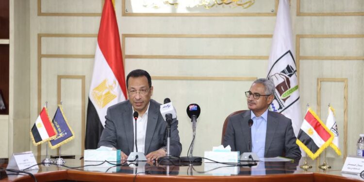 وزير الاتصالات يبحث مع محافظ بني سويف تسريع التحول الرقمي ويشهد توقيع اتفاقيتين لتعزيز التنمية الرقمية