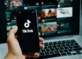 تيك توك وبلوسوم تطلقان النسخة الثانية من برنامج تمكين الشركات الناشئة المدعومة بالذكاء الاصطناعي