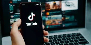 تيك توك وبلوسوم تطلقان النسخة الثانية من برنامج تمكين الشركات الناشئة المدعومة بالذكاء الاصطناعي