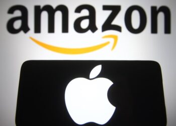 أمازون تقفز 15% وآبل تخسر 359 مليار دولار من قيمتها السوقية بعد نتائج الأعمال