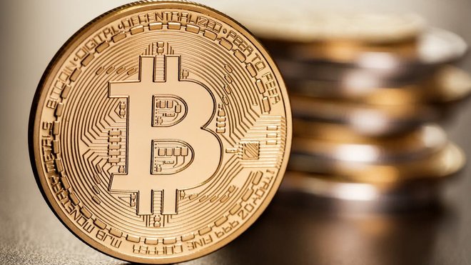 البيتكوين تقترب من 80 ألف دولار مع عودة الطلب المؤسسي ومخاوف التضخم والعجز المالي